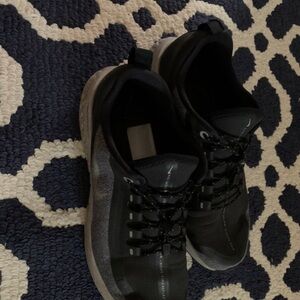 Nike react shield  boys shoes black/gray 6.5